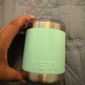 YETI RAMBLER®
10 OZ STACKABLE LOWBALL
WITH MAGSLIDER™ LID
